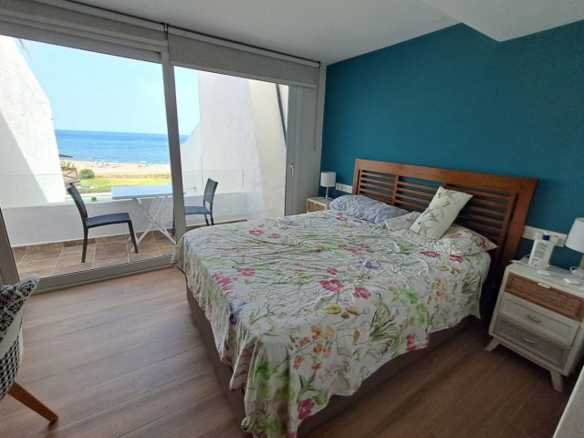 Adosado con 5 Dormitorios  en Estepona