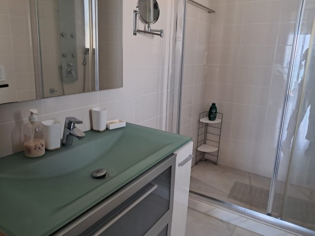 Adosado con 5 Dormitorios  en Estepona