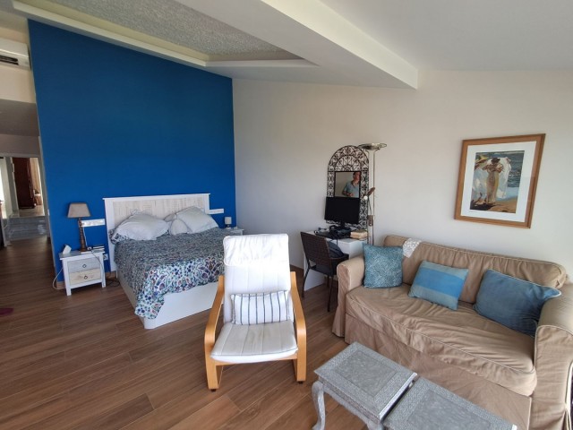 Adosado con 5 Dormitorios  en Estepona