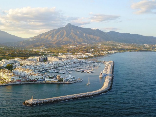 3 Bedrooms Apartment in Nueva Andalucía