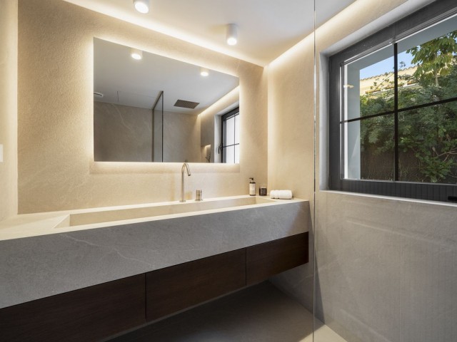 5 Bedrooms Villa in Nueva Andalucía