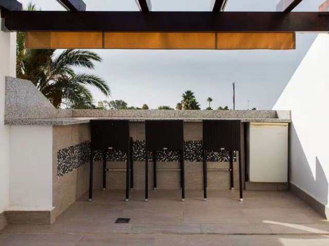 5 Schlafzimmer Reihenhaus in Nueva Andalucía