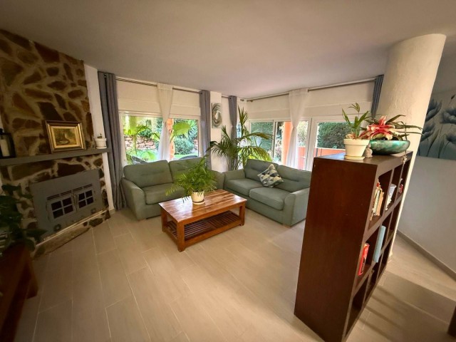 Appartement avec 4 Chambres  à Calahonda