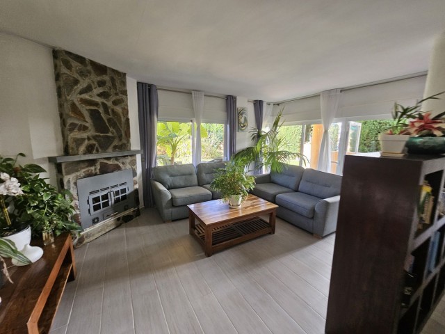 Appartement avec 4 Chambres  à Calahonda