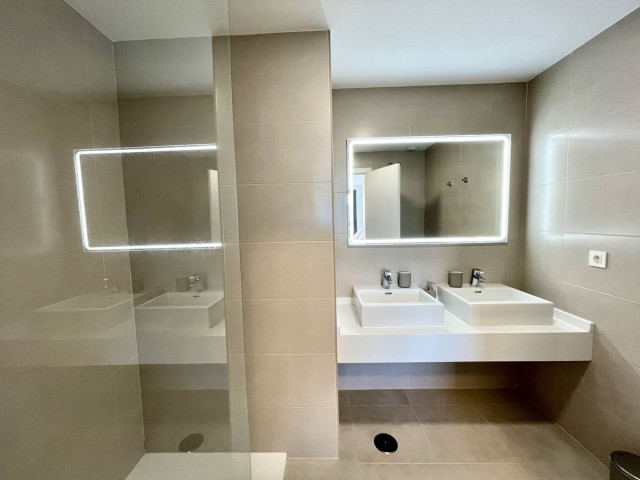 Apartamento con 3 Dormitorios  en Las Lagunas