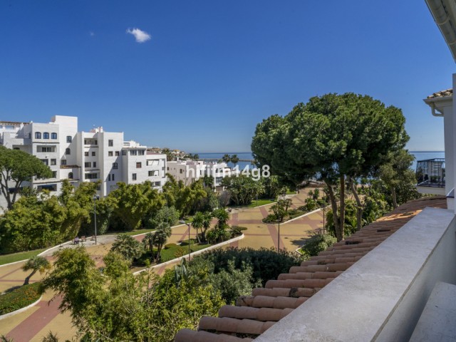 2 Bedrooms Apartment in Puerto Banús