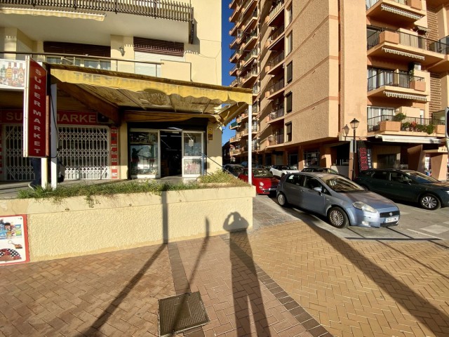 Commercial avec 0 Chambres  à Fuengirola