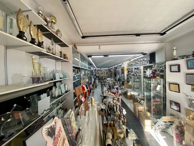 Commercial avec 0 Chambres  à Fuengirola