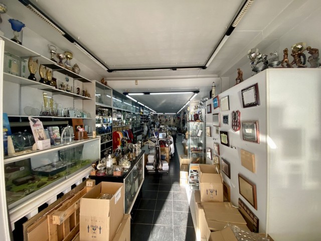 Commercial avec 0 Chambres  à Fuengirola