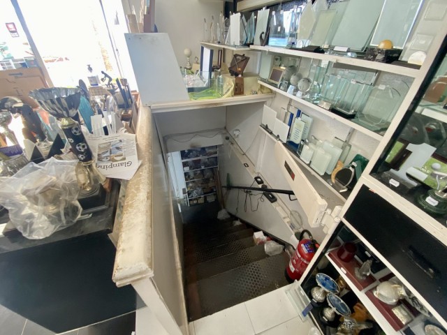 Commercial avec 0 Chambres  à Fuengirola