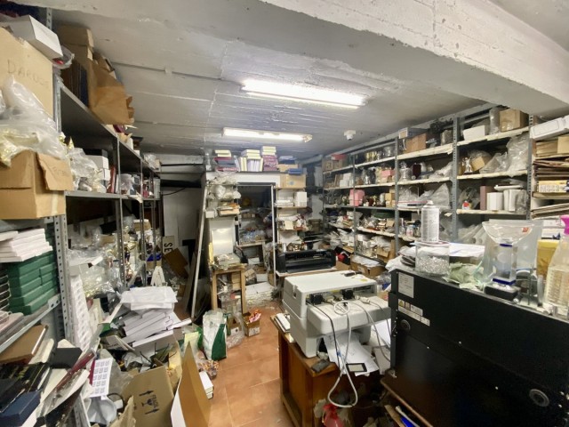 Commercial avec 0 Chambres  à Fuengirola