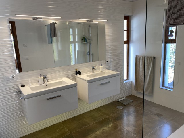 4 Makuuhuoneen Huvila Mijas