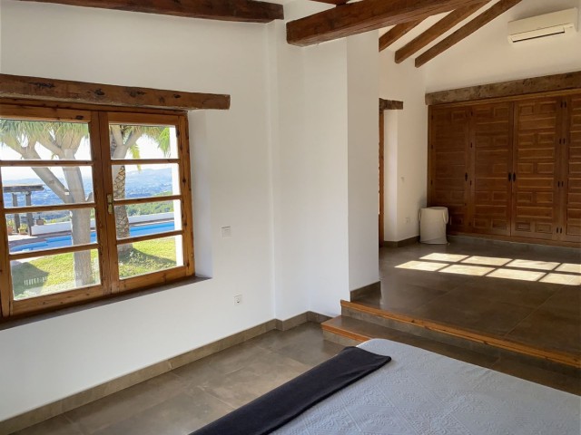 4 Bedrooms Villa in Mijas