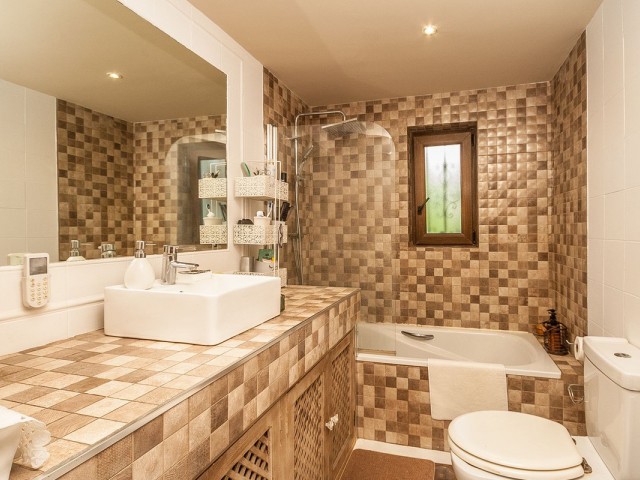 Villa avec 5 Chambres  à Elviria