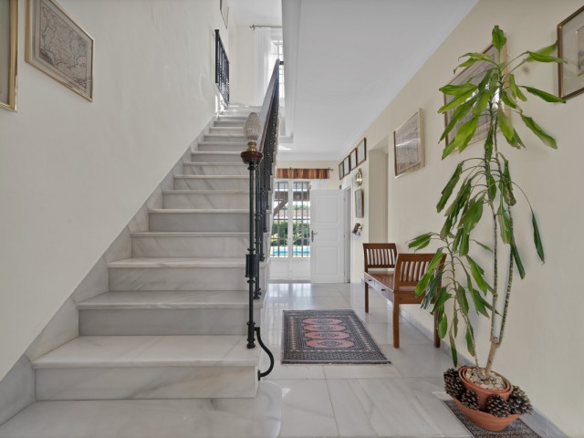 Villa con 6 Dormitorios  en Las Brisas