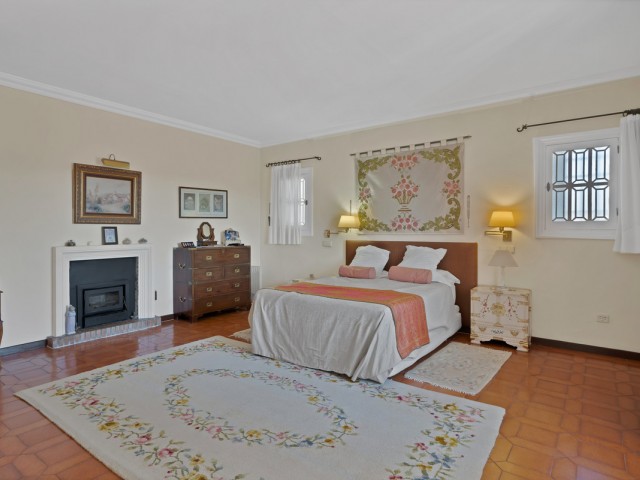 Villa con 6 Dormitorios  en Las Brisas