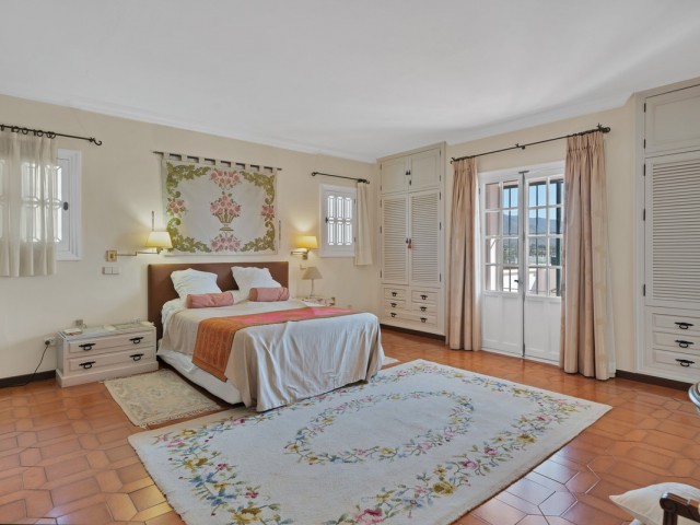 Villa con 6 Dormitorios  en Las Brisas