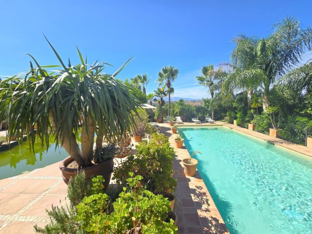 Villa con 6 Dormitorios  en Alhaurín el Grande