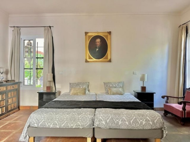 Villa con 6 Dormitorios  en Alhaurín el Grande