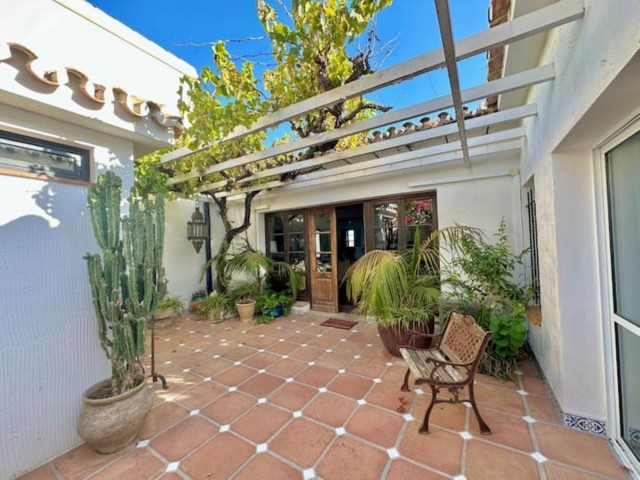 Villa con 6 Dormitorios  en Alhaurín el Grande