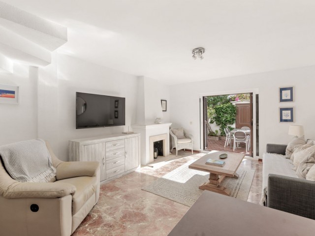 2 Bedrooms Townhouse in Estepona