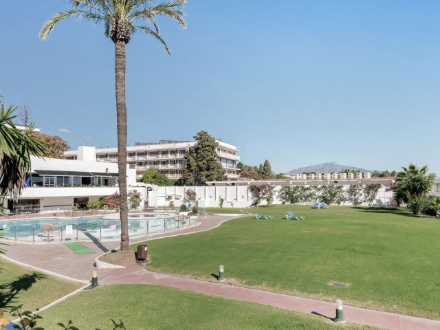 2 Bedrooms Townhouse in Estepona