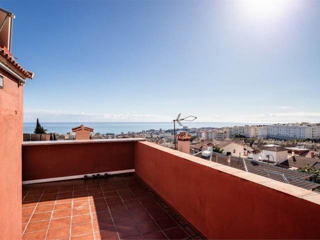 Maison mitoyenne avec 4 Chambres  à Benalmadena