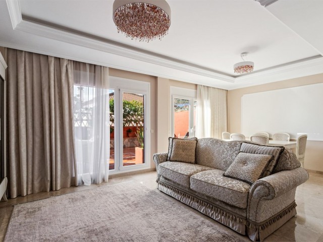 Maison mitoyenne avec 4 Chambres  à Benalmadena