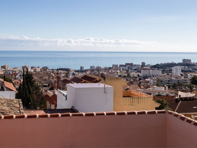 Maison mitoyenne avec 4 Chambres  à Benalmadena