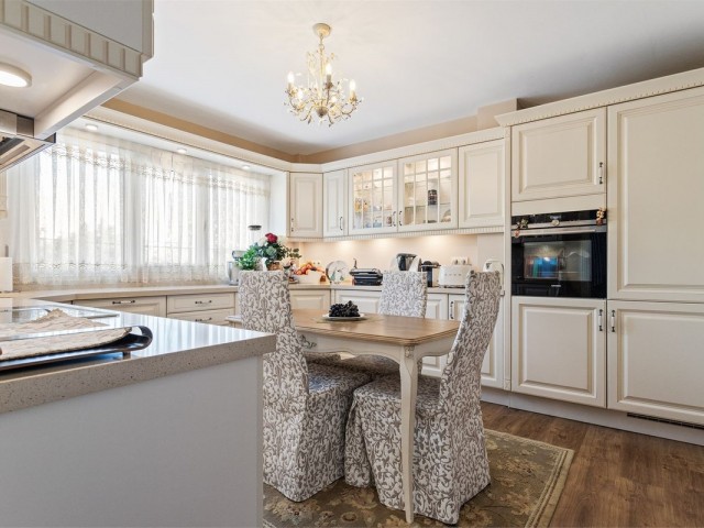 Maison mitoyenne avec 4 Chambres  à Benalmadena