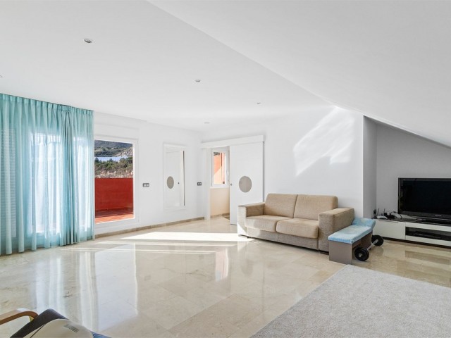 Maison mitoyenne avec 4 Chambres  à Benalmadena