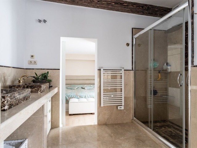 Maison mitoyenne avec 4 Chambres  à Benalmadena