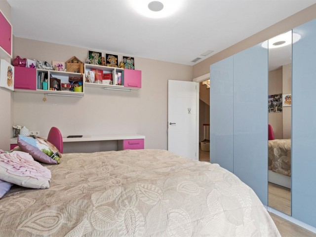 Maison mitoyenne avec 4 Chambres  à Benalmadena