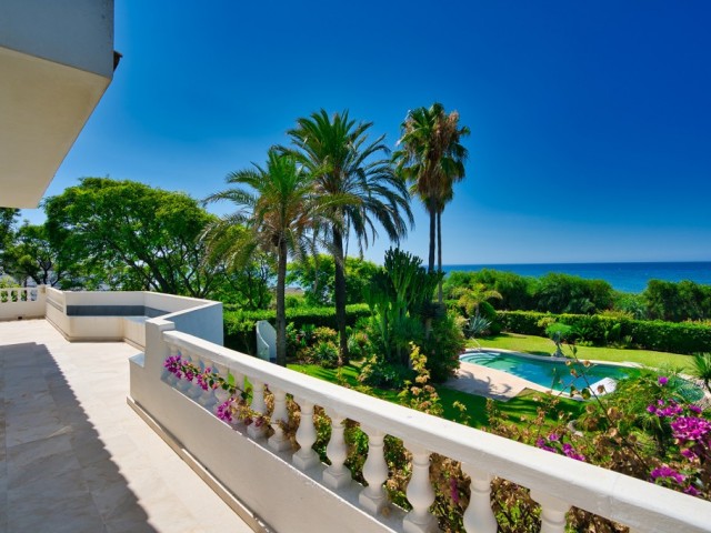 4 Bedrooms Villa in Marbella