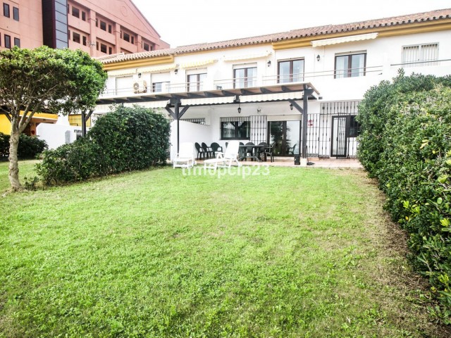 5 Slaapkamer Rijtjeshuis in La Duquesa