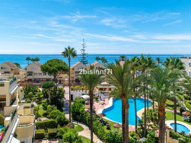 3 Bedrooms Apartment in Elviria