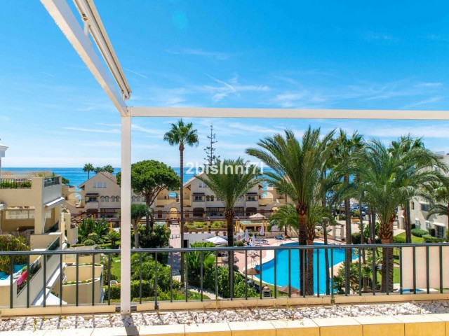 3 Bedrooms Apartment in Elviria