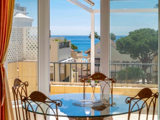 3 Bedrooms Apartment in Elviria