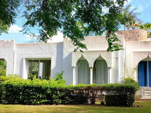 4 Schlafzimmer Villa in New Golden Mile