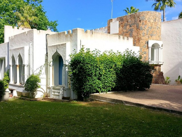 4 Schlafzimmer Villa in New Golden Mile