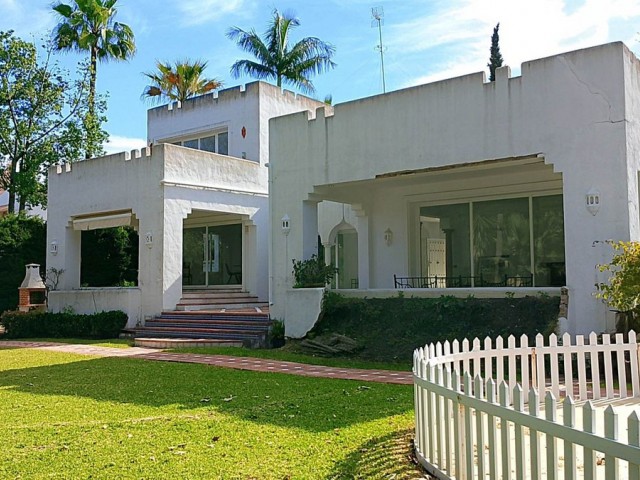 4 Schlafzimmer Villa in New Golden Mile