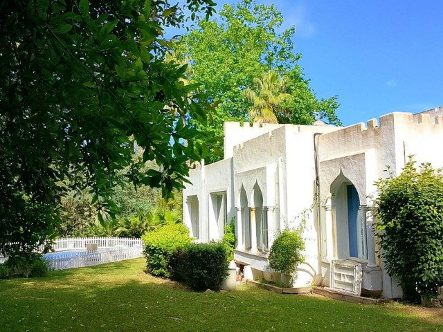 4 Schlafzimmer Villa in New Golden Mile