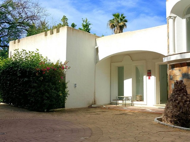 4 Schlafzimmer Villa in New Golden Mile