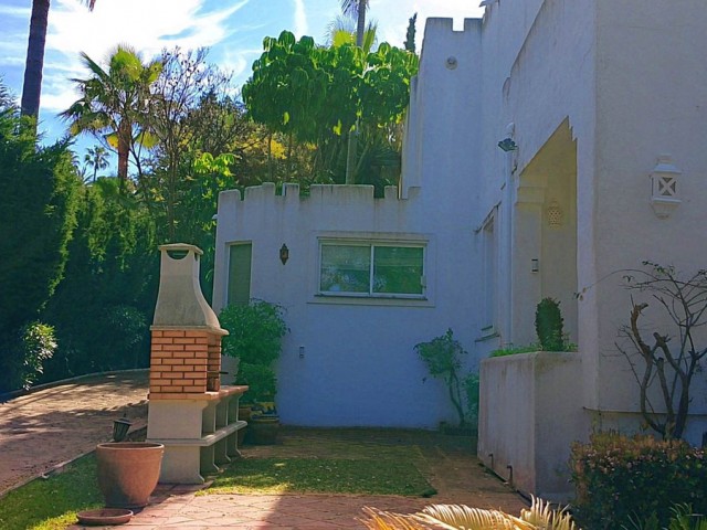 4 Schlafzimmer Villa in New Golden Mile