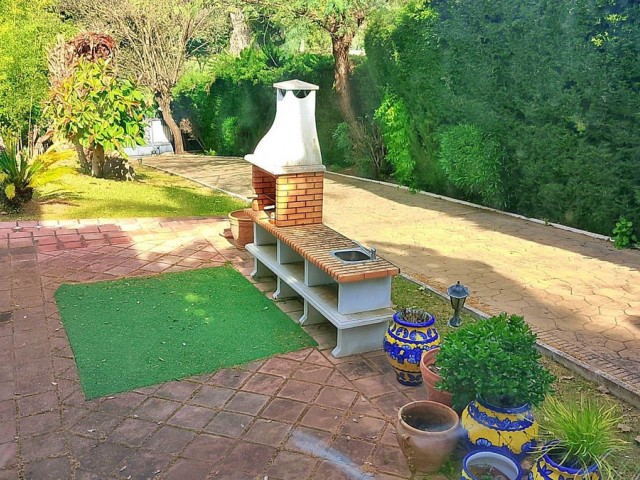 4 Schlafzimmer Villa in New Golden Mile