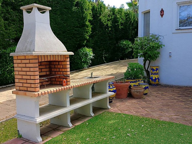 4 Schlafzimmer Villa in New Golden Mile