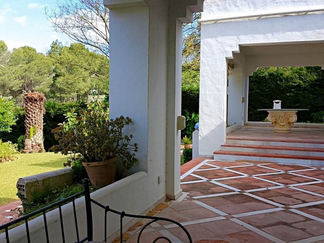 4 Schlafzimmer Villa in New Golden Mile