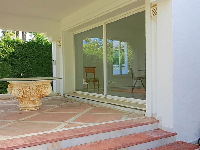 4 Schlafzimmer Villa in New Golden Mile