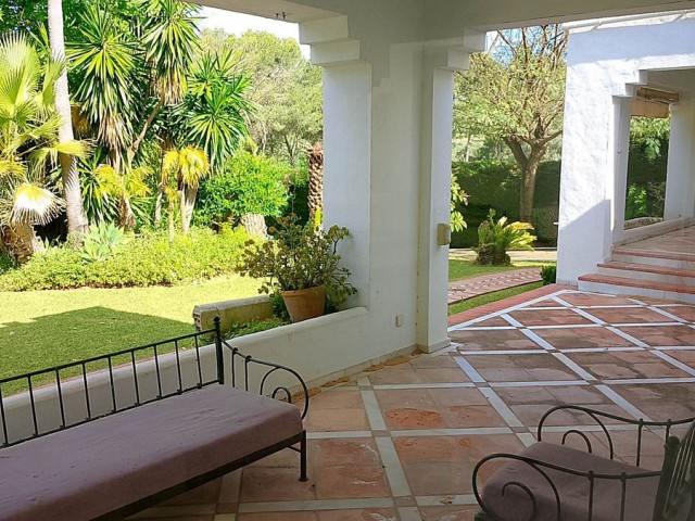 4 Schlafzimmer Villa in New Golden Mile