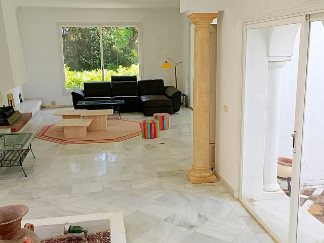 4 Schlafzimmer Villa in New Golden Mile